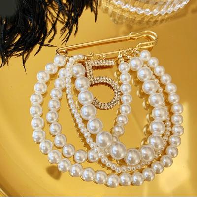 China Crystal Fashion Pearl Rhinestone Lapel pins 5 cc Channel inspired brooches pins for ladies letter G costume brooches jewelry sets for sale