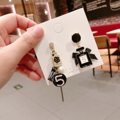 China Luxury Gold Temperament Brand Channel Number 5 Drop Bottle Cute Women's Drop Earrings Women's Luxury Pearl G Letter Cc Earring Festival Party Sets for sale