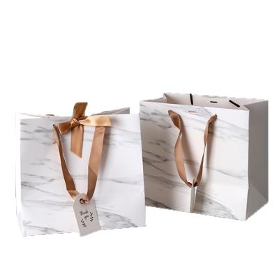 China 2022 Wholesale Bolsas De Regalo White Recyclable Luxury Wedding Marble Paper Packaging Gift Bags With Handle for sale