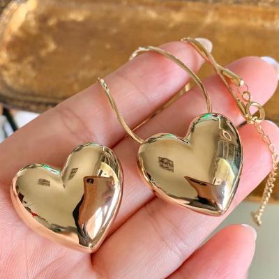 China FASHIONABLE Custom 18K Gold Filled 14K Gold Plated Trendy Ladies Heart Necklaces For Women for sale