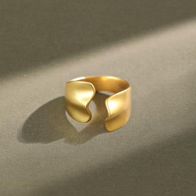 China FASHIONABLE Custom Brass Gold Filled Tenders 0.5 Micron Ring New Irregular Ladies Ring Jewelry for sale