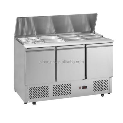 China SINUOLAN Commercial Kitchen Worktable Freezer Salad Bar Chiller Display Fridge Salad Prep Fridge for sale