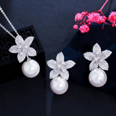 China Thin Hawaiian Flower Jewelry Set Fashion Summer Chain Sparkle White Gold Plated Cubic Zircon Pearl Earring And Necklace For Women for sale