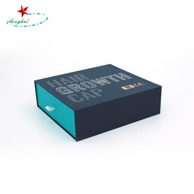 China New Arrival Recyclable Clothing Logo Gift Magnetic Folding Mailing Cardboard Boxes for sale