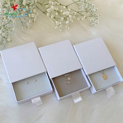 China Recycled Materials Customized White Rigid Bottom Jewelry Packaging Box Neck Lid And Gift Boxes for sale