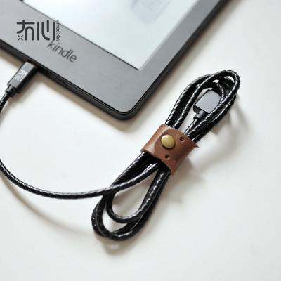 China MP3/MP4 Player Feather USB Cable Data Transfer With MFI Certification Original Design for sale