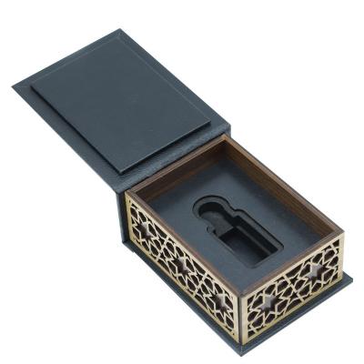 China Smart Small Perfume Box Blue Gold Magnetic Gift Box Packaging for sale