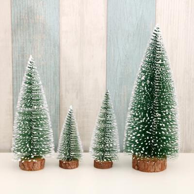 China Fashion Decoration 25cm New 2021 Fashion Christmas Decoration Custom Garland Ornament Shaped Mini Christmas Tree for sale