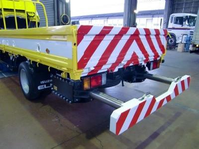 China Electrostatic Spraying 98kg Crash Attenuator Truck for sale