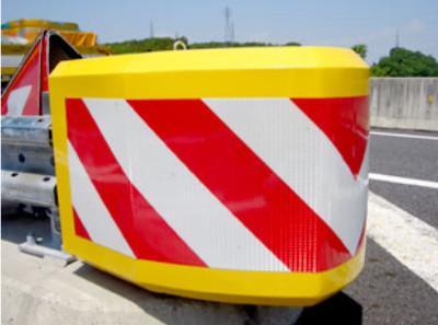 Chine Le nid d'abeilles forment 8 la garde Highway Crash Attenuator anti-collision à vendre