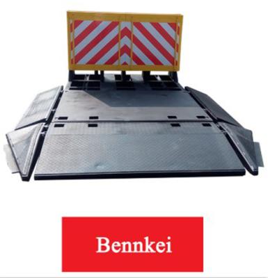 China Honeycomb Aluminum Detachable Mobile Vehicle Barrier 1800KG Heavy Duty for sale