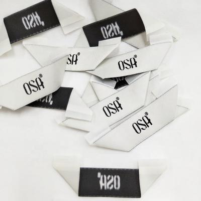 China Sustainable Wholesale Woven Garment Label / Fashion Woven Label Design T Shirt Labels for sale