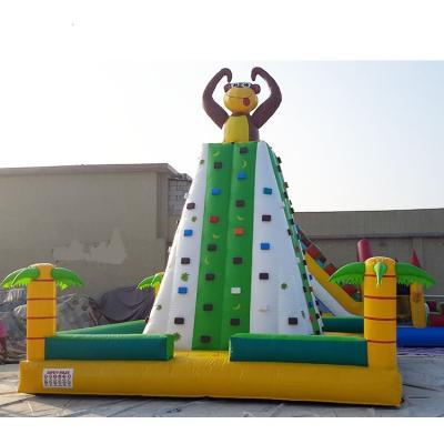 China Juegos inflables impermeables de los deportes, montaña que sube inflable del sello excelente en venta