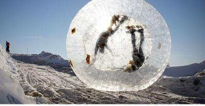 Chine Étanchéité d'air de conception adaptée aux besoins du client par boule gonflable matérielle claire de TPU Zorb excellente à vendre