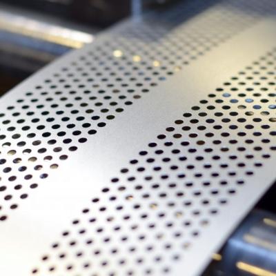 China Plain Weave AISI 304/316 Stainless Steel Plate Punched Screen Mesh 5mm Hole Diameter Perforated Metal Panels for sale