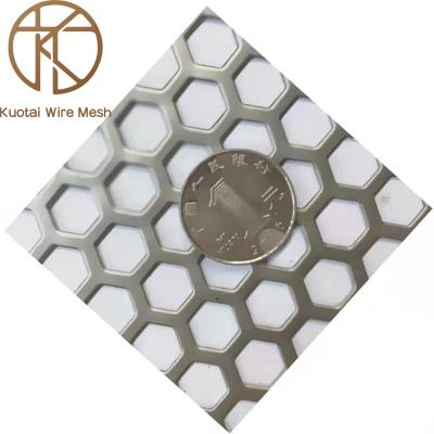 China Plain Weave Best Selling Hexagonal Hole Metal Perforated Foil / Stainless Steel Decoration Metal Mesh for sale