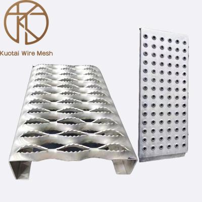 China Carbon Steel 11 Gauge Anti-skid Resistance Hole Metal Safety Perforated Walkway Grating Plate For Non-slip Pedal for sale