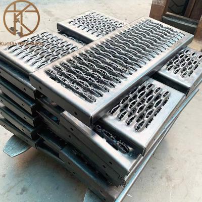 China Aluminum Metal Stair Step Crocodile Mouth Grip Strut Plank Walkway Flooring Anti-Slip Resistance Plate For Anti Skid for sale