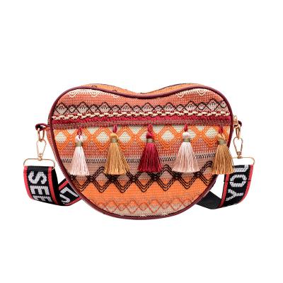 China 2022 New Fashion High Quality Women Crossbody Bag Vintage Bohemia Style Ethnic Shoulder Bag With Tassel for sale