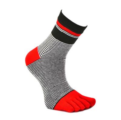 China Various Color Sporty Comfortable Crew Toe Sock Wicking Pure Cotton Sports Compression Finger Socks 4/5/6 Pack For Men for sale