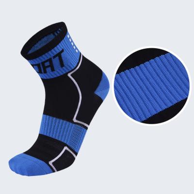 China Breathable Non-slip Professional Breathable Night Rising Calcetines Customized Logo Men Reflective Cycling Sport Socks for sale