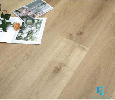 China El suelo de madera Lvp del proceso estadístico del roble LVT hace clic el sistema para la cocina interior del cuarto de baño en venta