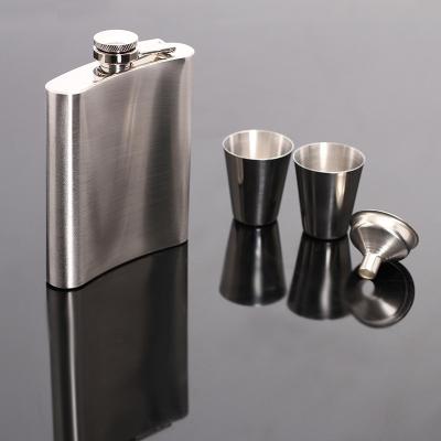 China Promotional Silver Stocked Hip Flask Set With Solid Gift Box , Portable Hip Flask for sale