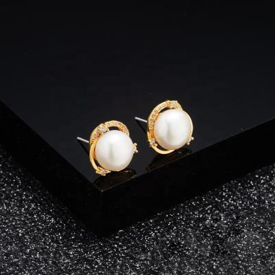 China CLASSIC 2021 Latest Fashion Women's Gold Earring Shiny Diamond Jewelry Natural Pearl Freshwater Stud Earring for sale