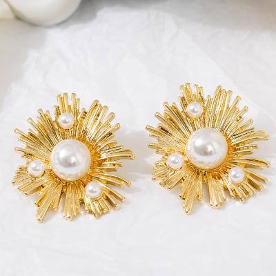 China CLASSIC 18K Gold Filled Women Jewelry Minimalist Copper Shell Gold Earrings Natural Pearl Stud Earrings for sale