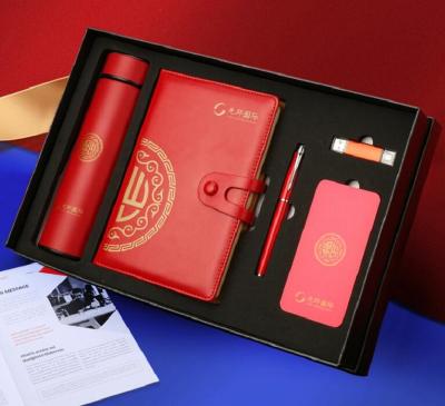 China Customized Luxury Promotional 5pcs Insurance Business Gift Set Notebook Power Bank Bottle 5pcs for Women and Men for sale