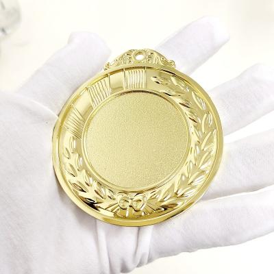 China Europe Factory Hot Sale Sports 3D Design Round Shape Metal Soccer Medal And Ribbons Blank Medals for sale