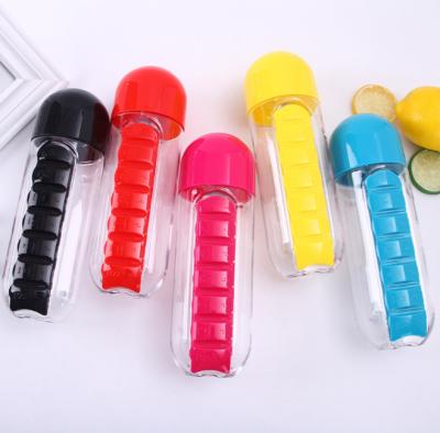 China 700ml Airtight Plastic 2 in 1 Daily Pill Box Sports Water Bottle Organizer Plastic Water Bottle with Pill Box for sale