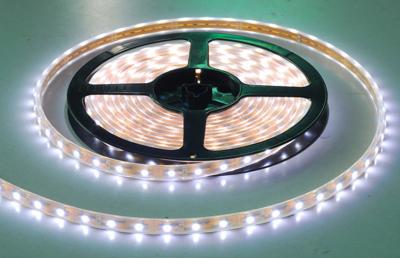 Chine La bande blanche 60leds/m 15000LM RVB flexible de bande de la puissance élevée SMD5630 LED a mené la bande à vendre