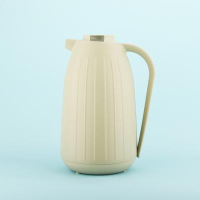 China 1.3L Viable Glass Bottle With Outer PP Vacuum Pitcher Ice Tea Jug Water Jug for sale