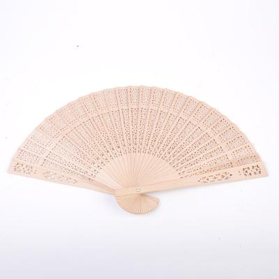 China Bamboo Engraved Logo Hand Fan Gift Bag Wedding Party Favors Wedding Return Promotion Gift Bamboo Hand Fan Te koop