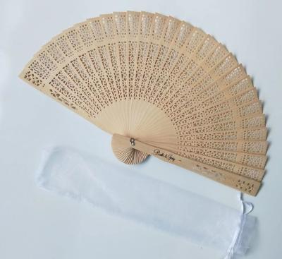 Cina Ventilatori tradizionali in legno ecologici con anelli metallici Ventilatore in bambù per regali personalizzati Ventilatori pieghevoli a mano in vendita