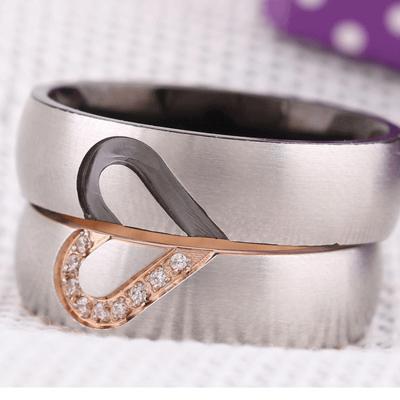 China Chosen Jewelry RTS Romantic Wholesale 6mm 18k Gold Plated Stainless Steel Crystal Couples Heart Ring Set For Gift Jewelry for sale