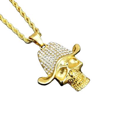 China Chosen Hip Hop Jewelry RTS Hip Hop Gold Plating Pirate Skull Titanium Steel Pendant With Fulled Diamond In The Hat for sale