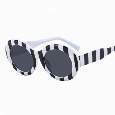 China Fashion Sunglasses Striped Personality Oval Sunglasses 2021 Retro Big Women Logo Bkl Custom Frame Sun Glasses New Arrivals 3569 for sale