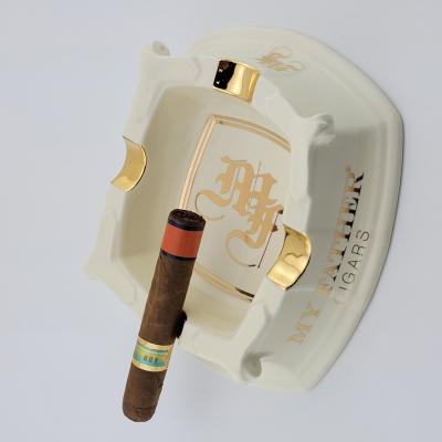 China Morden custom logo hot sale luxury unique white ceramic cigar ashtray ceram for bar use for sale