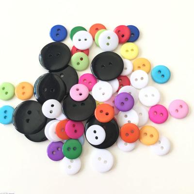 China Dry Cleaning 2 Holes Round Sew Roll To Form Transparent Resin Button for sale