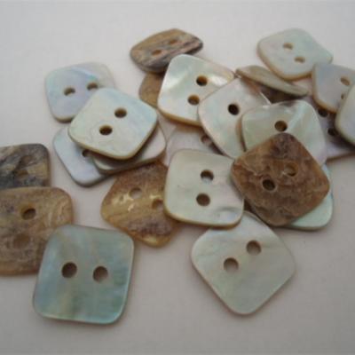 China Best Selling Dry Cleaning Products 2 Hole Customized Shell Button River Broom Square Natural Shell Button for sale