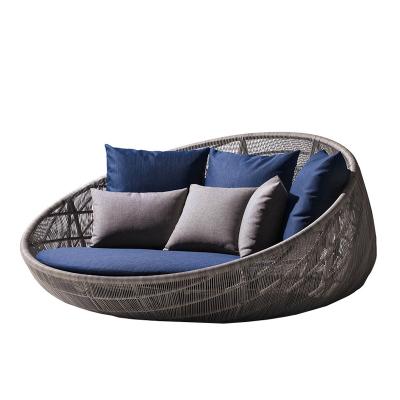 China UV And Water Resistant Customized Garden Furniture Set Round Outdoor Rattan Daybed With Cushions for sale