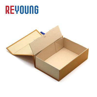 China Handmade Magnetic Packaging Gift Box Magnet Closure Clothing Packing Flip Lid Box for sale