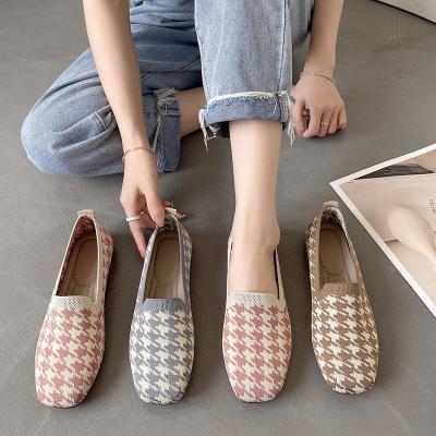 China Lightweight New Design Comfortable Stylish Slip On Shoes Casual Lazy Ladies Knitted Flats Pea Women Fisherman Woven Soft Breathable Shoes for sale