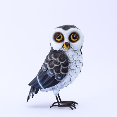 China Lifelike Metal Yard Ornaments Customized Metal Owl Yard Art Creative for sale