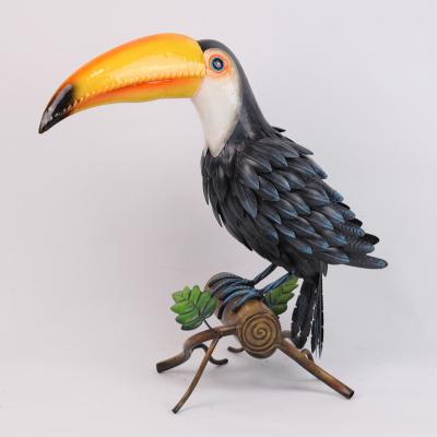 China Metal Toucan Blue Bird Garden Ornament with Nature-Inspired Decoration for sale