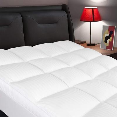 China Lifelike Full Size Silicone Mattress Topper Polyester Fill Protector for sale