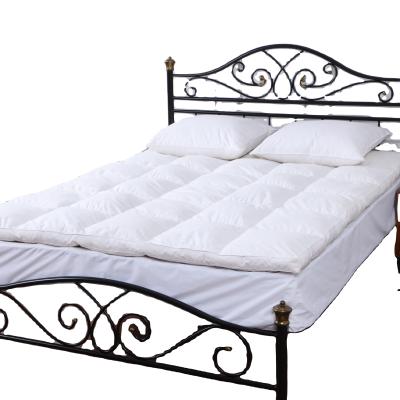 China Hypoallergenic Goose Duck Feather Down Sleeping Mattress Thin Topper Well for sale