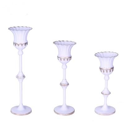 China Vintage Europe JAYWOOD Layout Old European Tall Wrought Iron Wing White Gold Wedding Flower Rub Ornament Table Top Flower Vase for sale